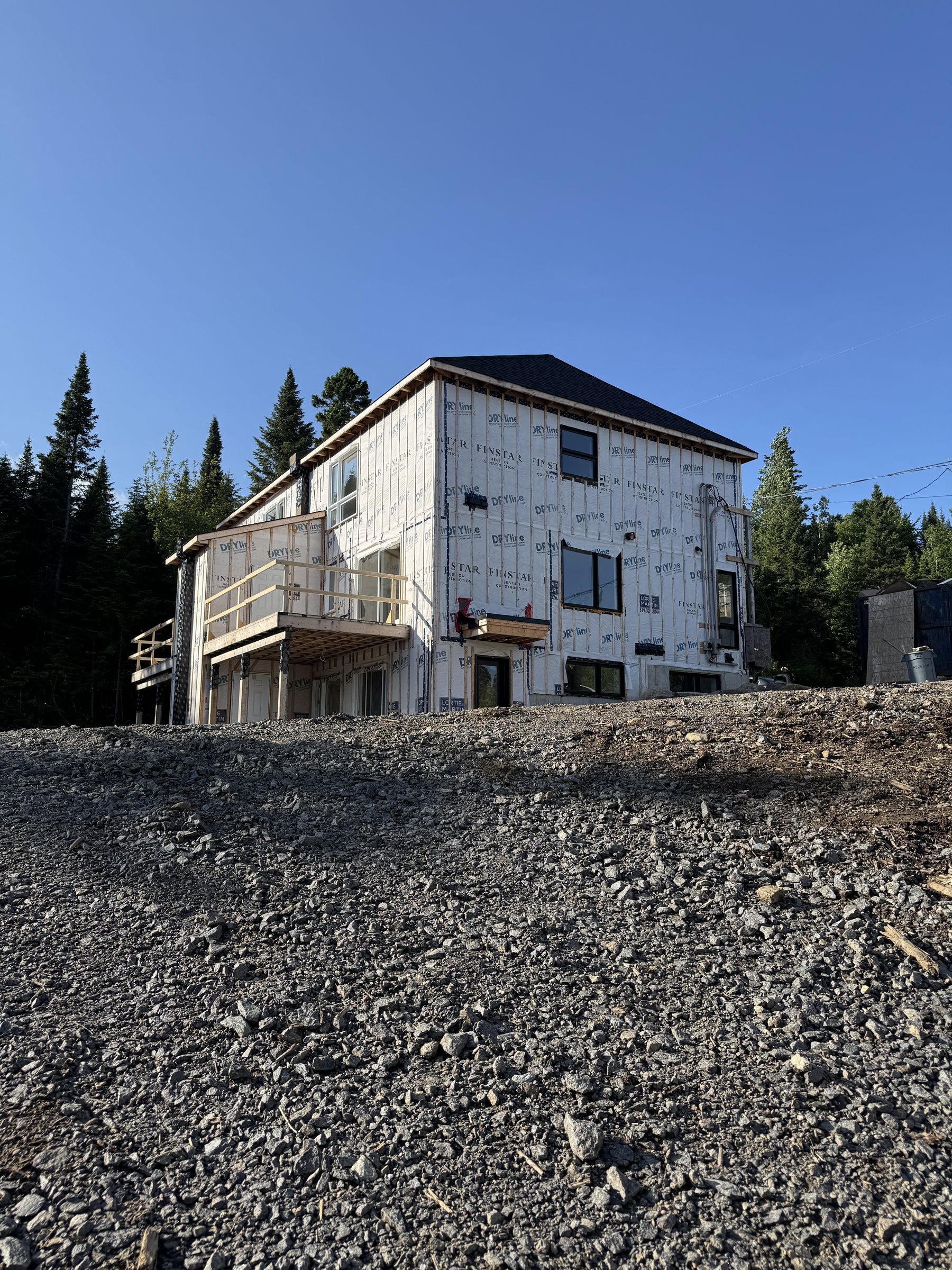 Finstars — Sainte-Agathe-des-Monts — nettoyage commercial Sainte-Agathe-des-Monts de Mont-Tremblant à Montréal